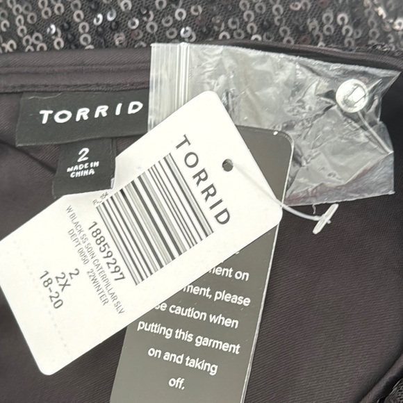 Torrid Black Sequin Ruched Sleeve Crew Neck Top - Picture 7 of 13